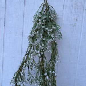 Artificial Baby's Breath Hanging Garland White/Green Flower Stem Spray
Bush new
